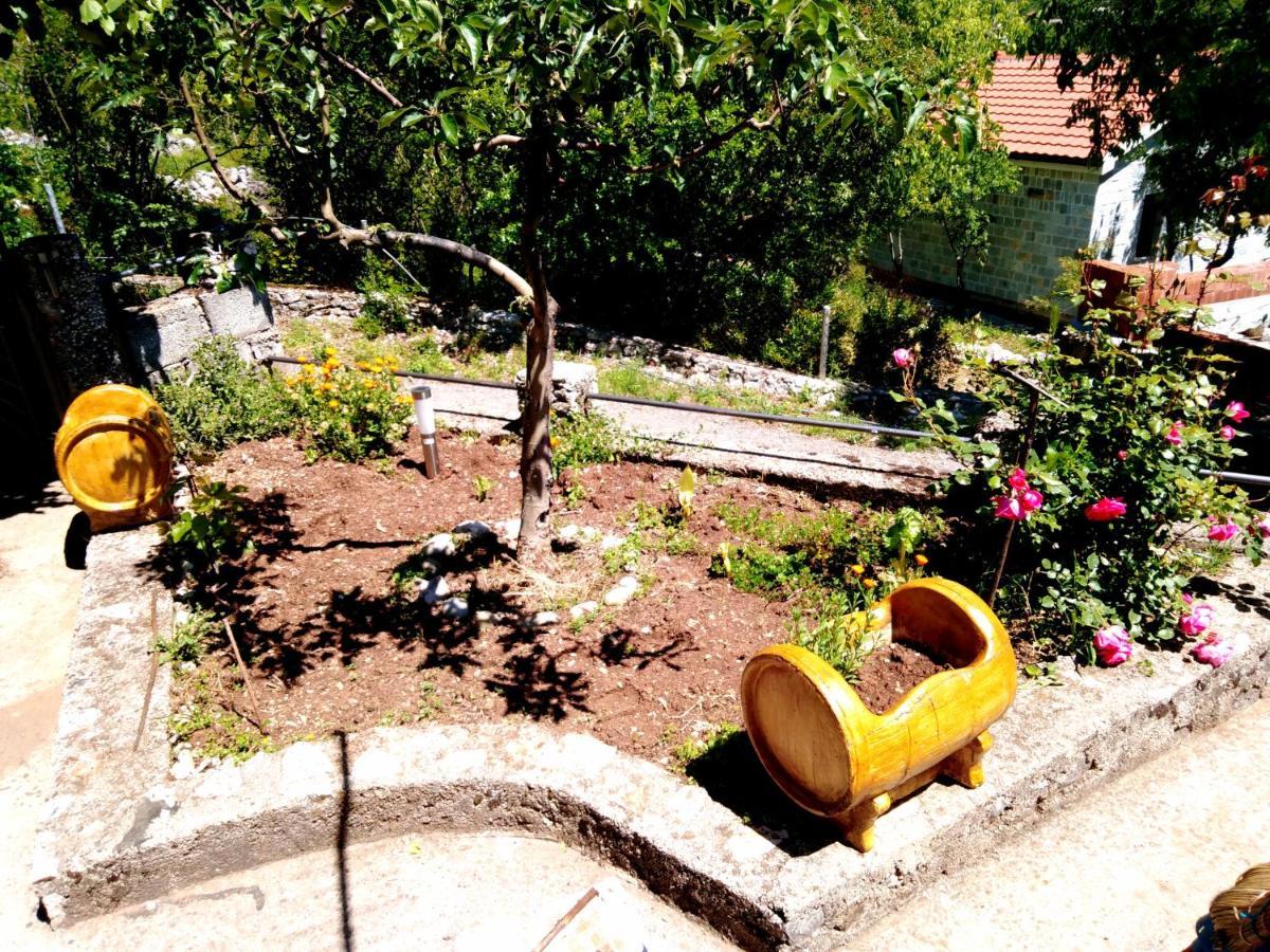Country House "Lipa" Komarno Virpazar Eksteriør bilde